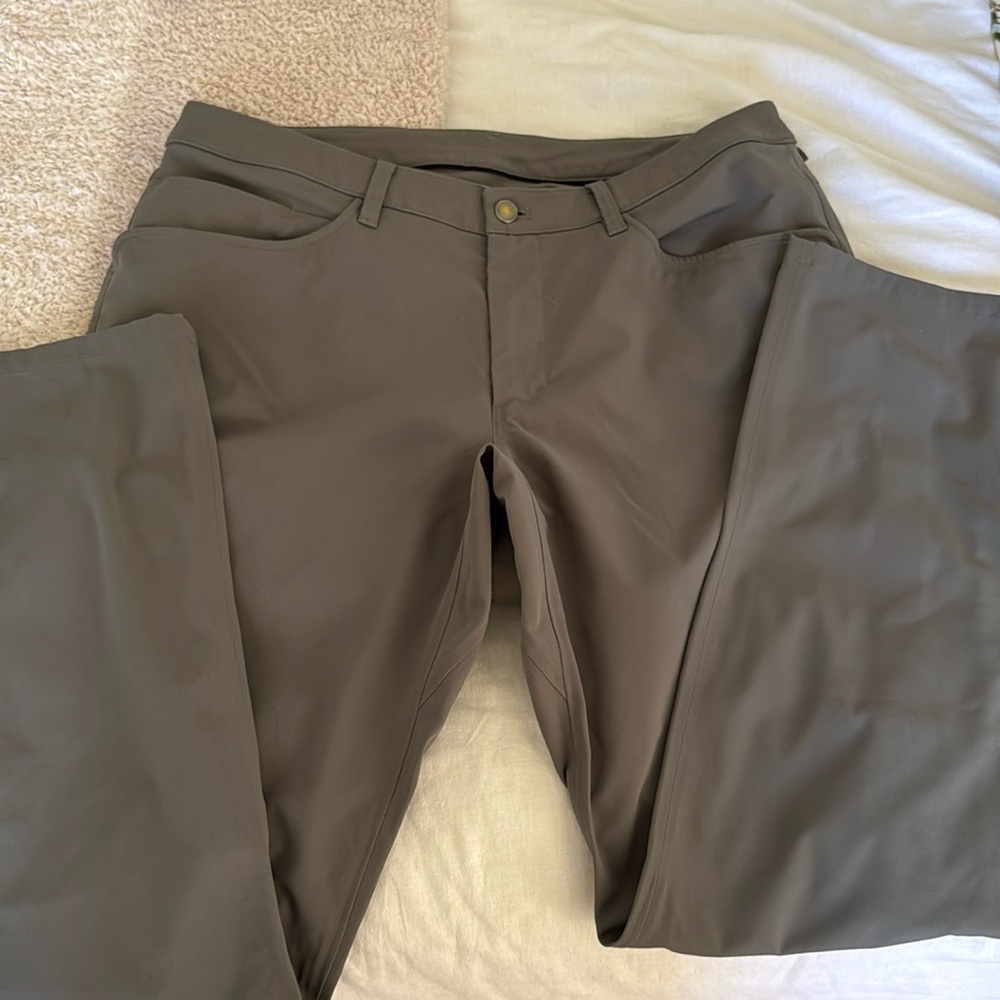 Lululemon Men’s Pants Army Green